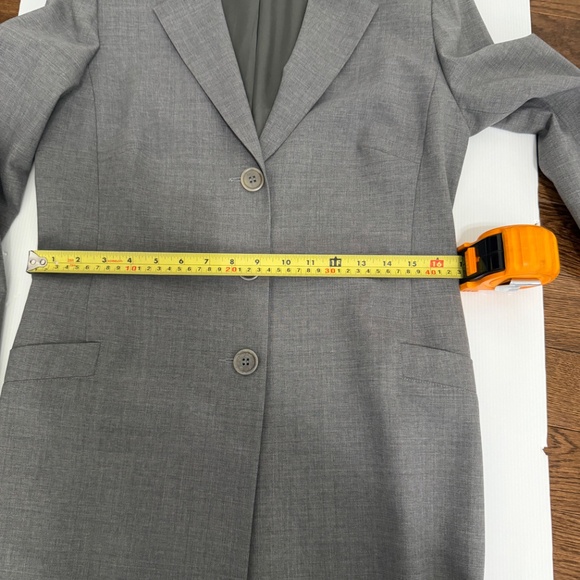 Holt Renfrew Long Blazer. Size 6 - Picture 5 of 9